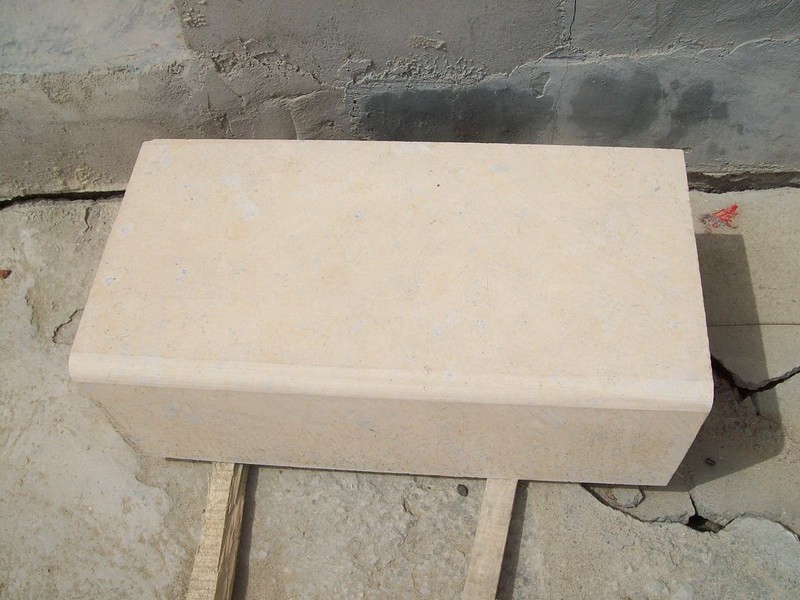 Jura Beige Honed Stairs (3)