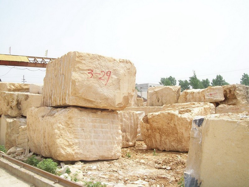 Jura Beige Limestone Quarry (1)