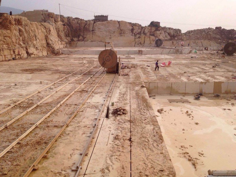 Jura Beige Limestone Quarry (2)